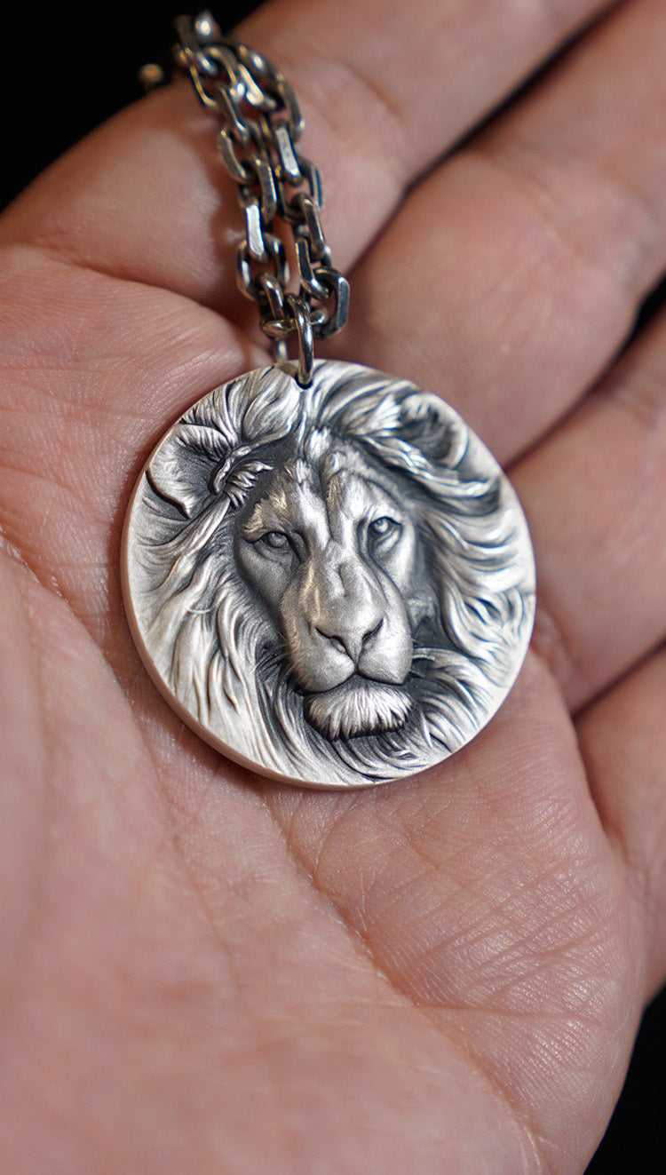 Vintage Stereoscopic Lion Pendants Necklace