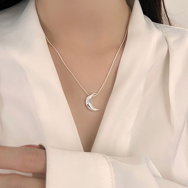 Sterling Silver Crescent Moon Necklace GLAMOUR CHICCASTLE